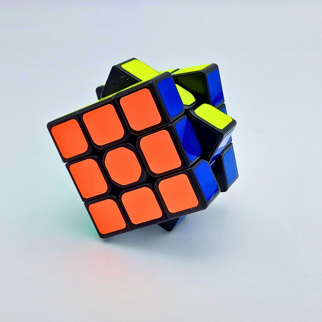 Cubo Mágico 3x3 Qiyi Sail W Fondo Negro