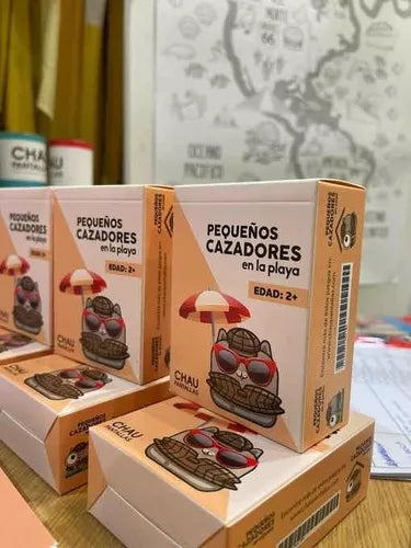 Pequeños cazadores en la playa Chau Pantallas